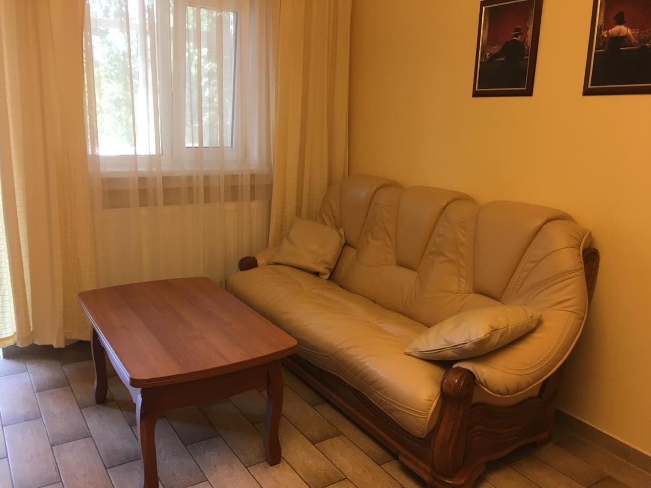 Terasa Hotel Stanishovka Buitenkant foto